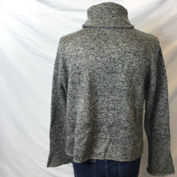 Charcoal & white bell sleeve turtleneck sweater - Picture 5 of 5